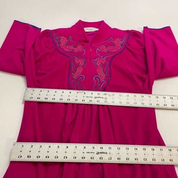 Vintage Vanity Fair Bright Fushia Embroidered Fleece House Coat Maxi Robe Small - Picture 4 of 9